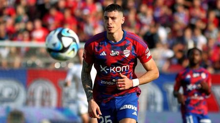 Bogdan „Rakowițan” face spectacol în Polonia! Fundașul român a marcat prima dublă din carieră chiar împotriva echipei lui Costel Gâlcă | VIDEO