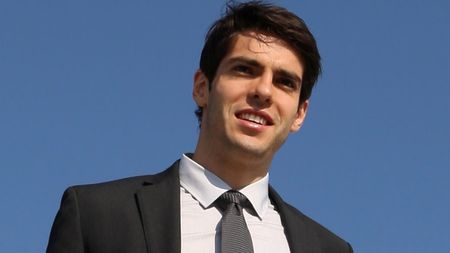 VIDEO** Cu un salariu de 10 milioane â‚¬, Kaka nu are bani de taxi! :)