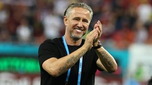 Laurențiu Reghecampf este un bărbat sensibil: „Plâng mereu!” Ce îl face pe antrenorul Universității Craiova să lăcrimeze și la ce capitol este peste Adrian Mutu