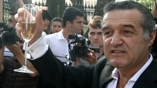 Jucătorii și antrenorii, chemați de Becali la Palat!** Patronul Stelei i-a întâmpinat cu șampanie și le-a dat vești bune înainte de Crăciun