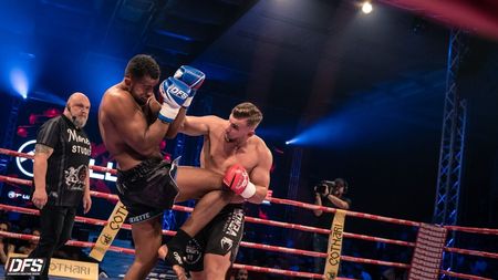 Meciul vieții! Luptătorul Ștefan Lătescu a plecat spre Japonia, unde va lupta în Gala K1 World Grand Prix cu un campion mondial