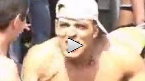 A ajuns "mai sus" decât Felix Baumgartner. VIDEO Tânărul care a sărit din stratosferă fără să decoleze de pe pământ :)