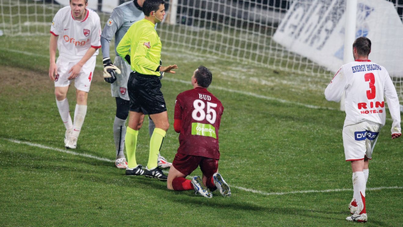 "Dinamo să profite de forma bună!** Calificarea se joacă în retur"