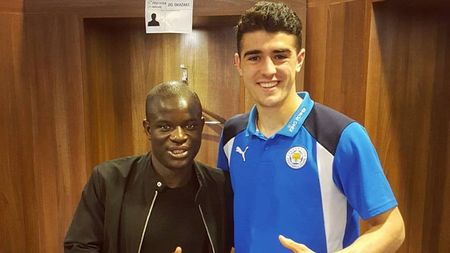 INTERVIU VIDEO | El e fundașul care vrea să-i calce pe urme lui Chivu la națională! Cum a ajuns Alex Pașcanu să joace pentru Leicester, primul antrenament cu Vardy și Mahrez și cum trăiește un tricolor crescut în Anglia meciurile României