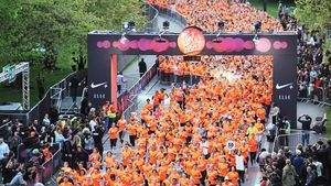 New York, Las Vegas, Paris, Milano, Londra, Berlin, Amsterdam și București, orașele în care alergătorii strigă: "Just own the night!"