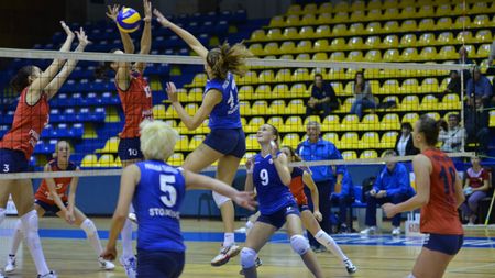 Cupă cucerită cu emoții. Înainte de ridica Cupa României la volei, fetele de la Bacău au fost aproape de un tragic accident