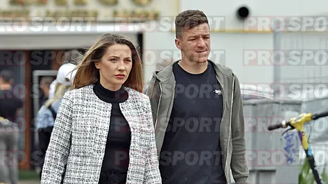 Ce frumoasă este soția fotbalistului din Superliga! Oxana atrage toate privirile pe stradă. FOTO EXCLUSIV