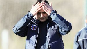 "Marius Lăcătuș** nu trebuia să vină înapoi la Steaua!" TU CE CREZI?