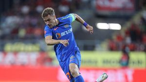 Darius Olaru, reacție şocantă, fără precedent, din partea unui fotbalist FCSB! Insinuări incredibile împotriva arbitrilor: "Găman nu voia să dea penalty! S-a luat decizia din cabina VAR! se auzea cum țipa"