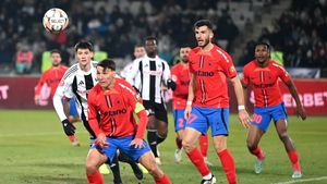 Doi fotbalişti de la FCSB s-au cerut afară cu U Cluj! Gigi Becali a recunoscut că nu el i-a scos: „Dacă omul vrea să iasă, ce să fac? Nu mai putea”