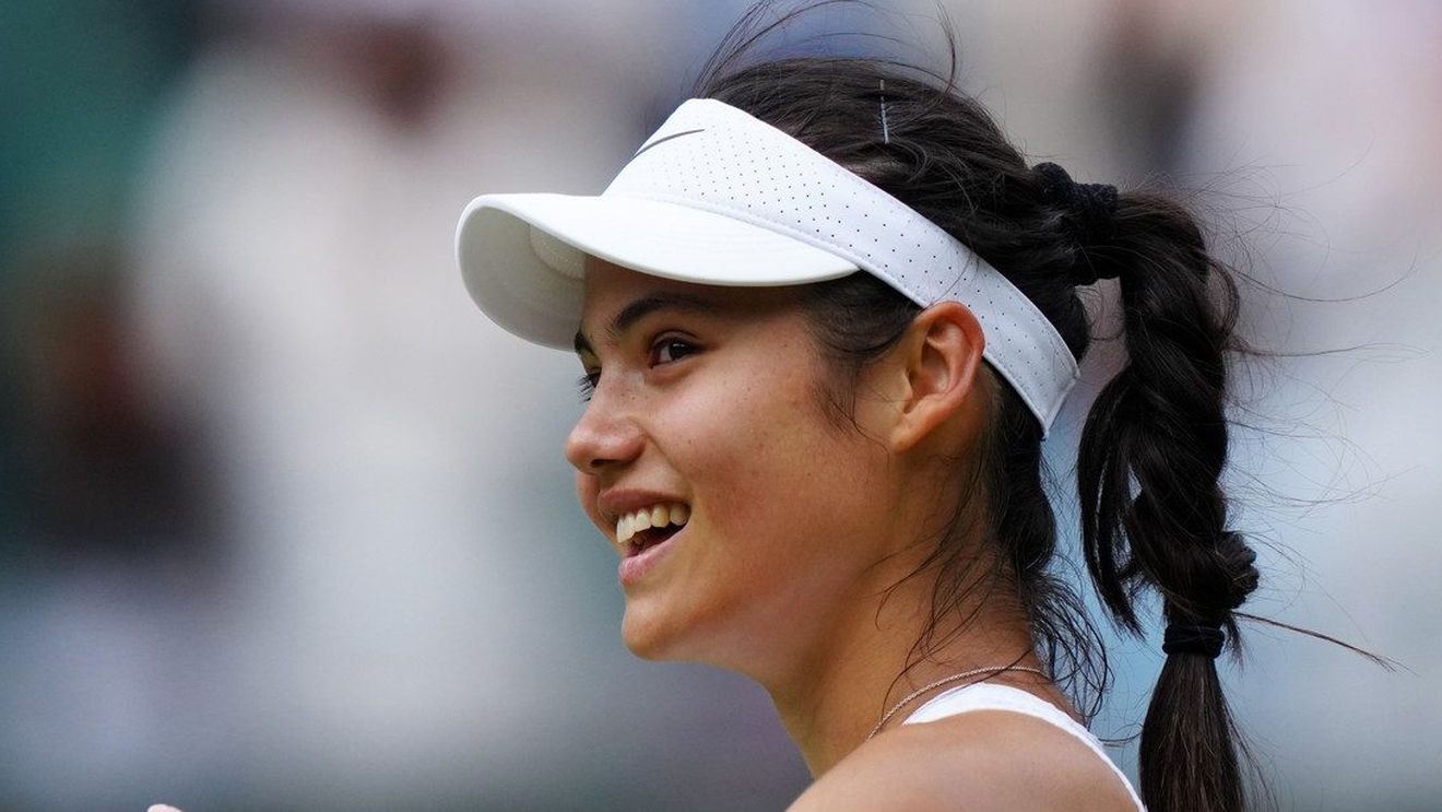 Sorana Cîrstea, „hipnotizată" de Emma Răducanu la Wimbledon! De necrezut ce i-a făcut britanica de origine română în momentul în care Sori se afla la conducere