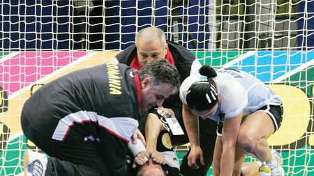 Dedu: "În principiu, accidentarea Paulei Ungureanu nu este chiar atât de gravă". Motivul pentru care nimeni nu s-a pronunțat însă clar în privința accidentării portarului naționalei