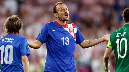 Petrescu taie în carne vie:** vrea să dea afară cel mai bine cotat fundaș! A jucat în toate meciurile de la EURO 2012 și a promovat-o pe Eintracht Frankfurt în Bundesliga