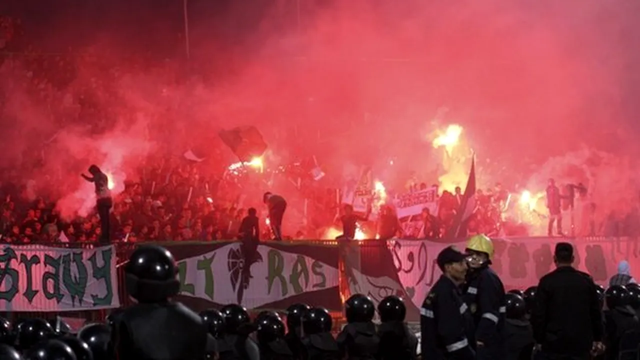 INFERN pe o arenă din Egipt! Cel puțin 75 de morți, după ce mii de fani au invadat terenul! VIDEO** Cel mai tragic eveniment sportiv din ultimii ani: 