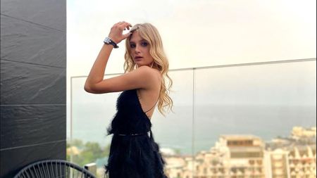 Fabulos! Frumoasa jucătoare de tenis care s-a apucat de cântat! Noua sa melodie face furori pe internet | VIDEO