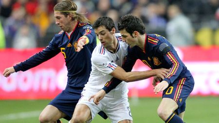 "Spania maltratează Franța"/** "`Cocoșul` a fost jumulit și pus în caserolă"