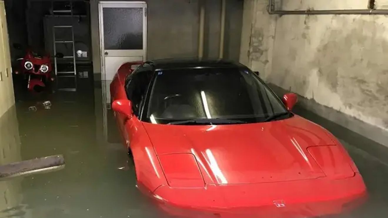 Suma astronomică plătită pe o Honda NSX, care a fost inundată și care are 236.776 kilometri la bord