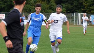 INTERVIU cu Florin Costea. Ajuns la 34 de ani, atacantul mai joacă fotbal doar de plăcere, şi este golgheter în Liga 3: ”În primul rând sunt bucuros că sunt sănătos.” De ce nu mai vrea să plece de la actuala echipă şi motivul pentru care vrea ca Bănia să aibă două cluburi la Liga 1