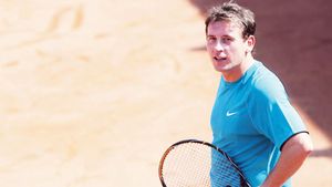 Demis din echipa de Cupa Davis, Pavel o întreabă de la distanță pe Dragomir:** "De ce nu-i lași să joace, măi Sanda? Cu ce te-a încurcat Pavel?"