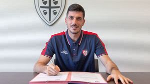 Italienii de la Cagliari, încântați de Simone Scuffet! Ce au scris despre portarul transferat de la CFR Cluj: „Își pune experiența la dispoziția echipei!”