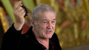„Gigi Becali n-a plecat din Ghencea că a vrut el, a plecat că l-au forțat”. Vărul patronului FCSB a dezvăluit de ce niciun afacerist nu vrea să bage milioane de euro la Steaua București. EXCLUSIV