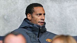 L-a durut în spate de națională!** Ferdinand a lăsat Anglia pentru banii arabilor: "Nu putea face asta și la Londra?" Fundașul își sfidează contestatarii pe Twitter