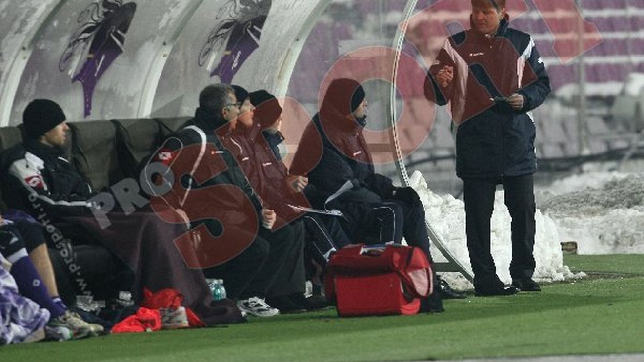 Uhrin: "Suntem mulțumiți de rezultat, dar nu și de prima repriză a meciului"