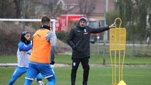 Alertă pentru fotbaliștii de la Universitatea Craiova! Anunțul lui Ivaylo Petev înainte de meciul cu Farul Constanța: „I-am adus să fie titulari"