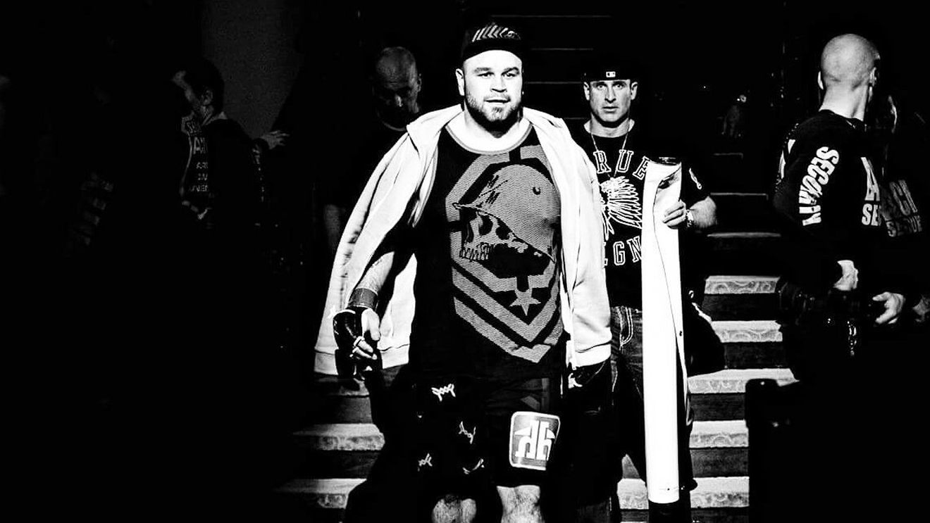 Tragedie în sport! Luptătorul Tim Hague a murit la 48 de ore după ce fusese făcut K.O. Detalii șocante: a părăsit ringul pe picioare, dar la spital a intrat în comă