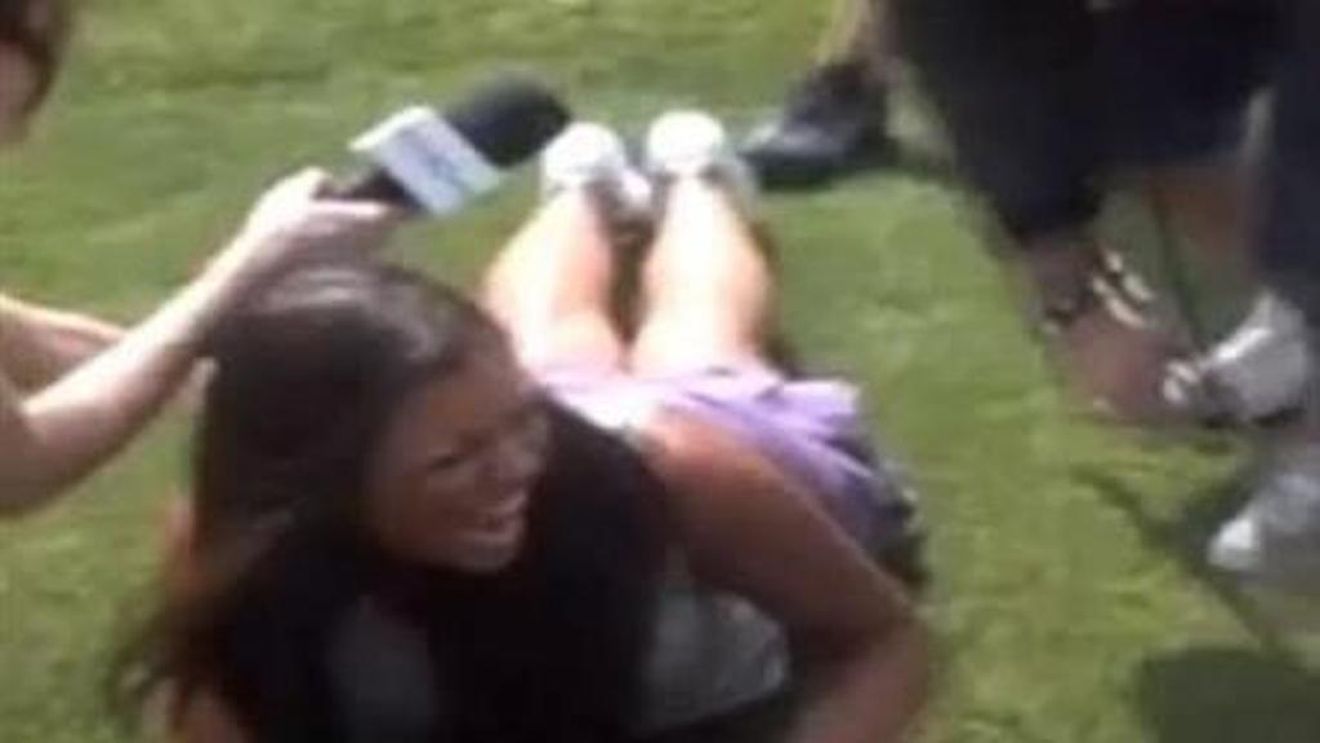 "Accidentare" stupidă pe terenul de golf. FOTO: Ce a pățit această vedetă Playboy