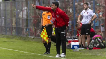 Schimbări la Gloria Bistrița Năsăud, după ce s-a ratat promovarea în Liga 2. A rămas fără directorul sportiv și urmează antrenorul Adrian Falub