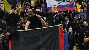 Peluza Nord, atac dur împotriva primarului Ciucu după ce FCSB a fost alungată de pe Arena Națională: „Veghează ca Bucureștiul să nu rămână nepregătit în războiul merdenelelor”