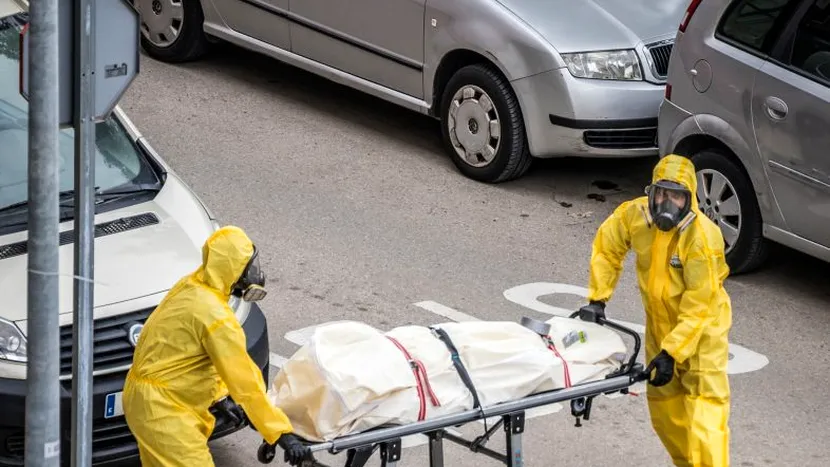 O familie din Sibiu a cerut să-și dezgroape ruda decedată de COVID-19 pentru a o îmbrăca și a-i face slujba de înmormântare. Reacția autorităților