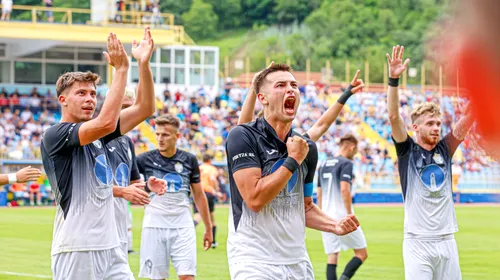 Fotbalul a renăscut în Mediaș! Echipa locală, campioana județului Sibiu, a promovat, după doar un an, în Liga 3 și duce mai departe istoria „răposatei” Gaz Metan. „Dacă am fi condus clubul vechi, nu s-ar fi ajuns aici!”. Obiective îndrăznețe pentru noua formație de pe cursul Târnavei Mari: „Vrem promovări succesive!” | REPORTAJ FOTO & VIDEO