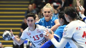 România, forță în handbalul feminin! Trei echipe în grupele Champions League, inclusiv Gloria Bistrița. Ce spune Florentin Pera. EXCLUSIV