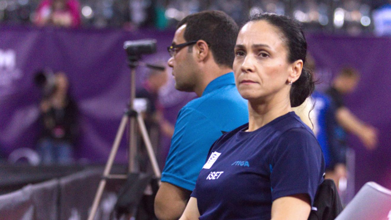 SPECIAL | Laura Niculae și evadarea în Grecia: "E o poveste că grecii nu muncesc. Dar nu mă voi acomoda niciodată cu ritmul lor". Sămânța de dragoste transformată în carieră: "Criza a tăiat salariile la 50%. 30%. Oamenii și-au schimbat modul de viață"