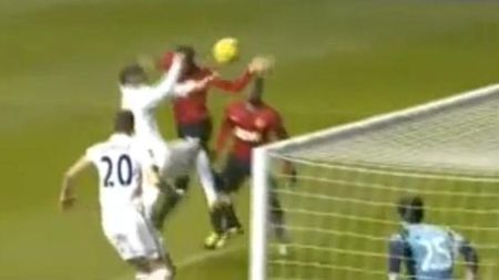 10 din 10 pentru Van Persie!** Performanța olandezului, înlesnită de un record al lui United la care toată Anglia doar privește. VIDEO Nimeni nu are perfecțiunea asta