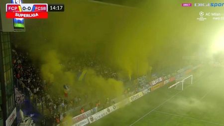 Meciul dintre Petrolul Ploiești și FCSB a fost întrerupt! Suporterii prahoveni rugați „să se comporte civilizat” după ce au aruncat materiale pirotehnice pe teren