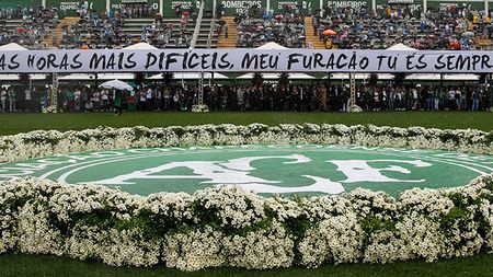 OFICIAL | Chapecoense a primit trofeul Copa Sudamericana 2016 din partea CONMEBOL 