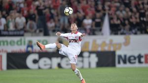 Cel mai tânăr jucător din lotul lui Miriuță, despre prima zi la Dinamo: „Am plecat acasă plângând". Cine a fost idolul lui Ion Gheorghe: „Visam să driblez, să centrez, să marchez ca el". Plus marele vis