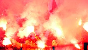 Captură uriașă de materiale pirotehnice înainte de Dinamo - Petrolul! Stadionul Arcul de Triumf a fost verificat în amănunt de către Jandarmerie | GALERIE FOTO
