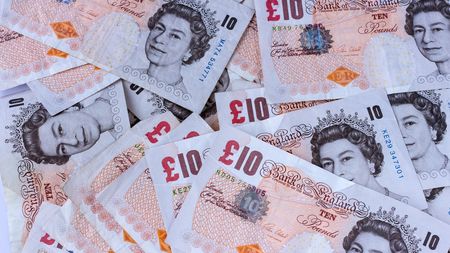 Milionarul din fotbal a ajuns la sapă de lemn. Și-a cheltuit averea și judecătorii vor să-l declare în faliment pentru o datorie de 42.000 de euro