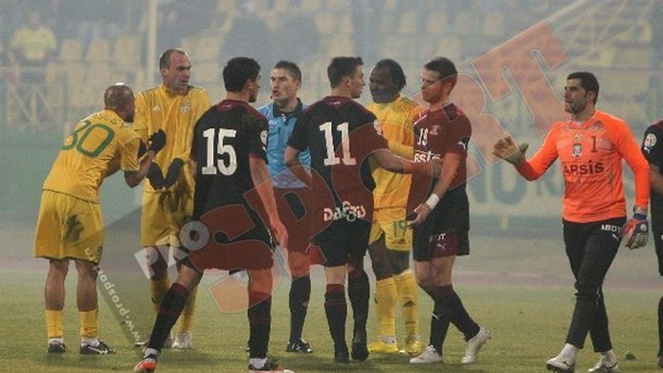 Porumboiu își acuză jucătorii!** "Nu toți cei care au fost sunați au recunoscut!" Pavlovic, principalul SUSPECT