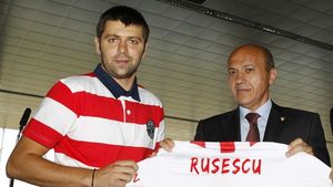 S-a hotărât soarta lui Raul Rusescu: pleacă de la Sevilla! Atacantul va fi împrumutat în Portugalia. Impresarul Victor Becali confirmă mutarea