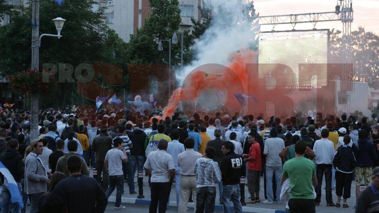 Fanii** și ecranele...