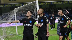 Ce s-a întâmplat după Metaloglobus – FCSB 2-1. Fotbaliștii au fost băgați în ședință de fani: Alibec a plecat furios de pe gazon