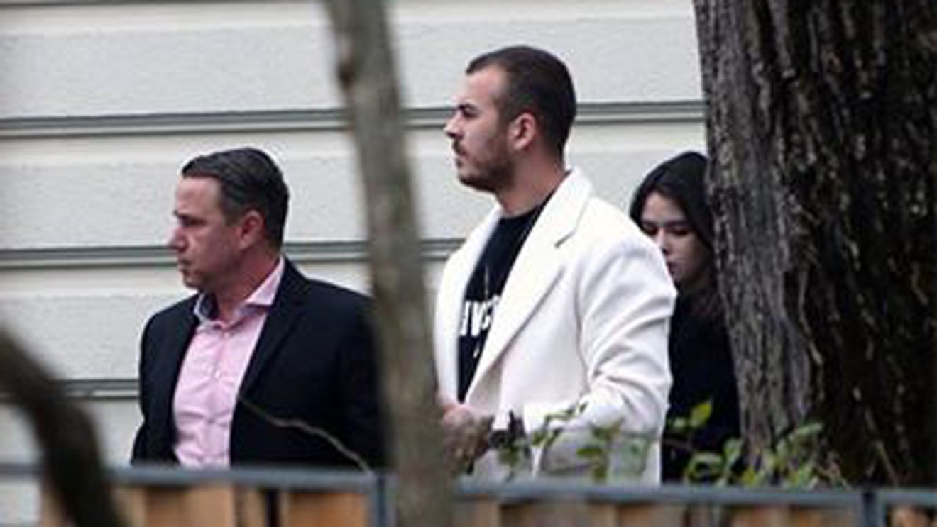 Reghecampf îi ia apărarea lui Alibec în ceea ce privește kilogramele în plus și crede că jucătorul poate ajunge și mai departe în carieră: "Eu i-am spus că trebuie să privească Steaua ca o rampă de lansare"