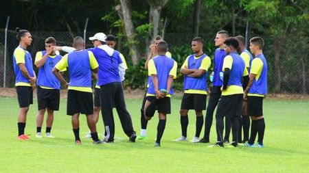 Tragedie în fotbal! Un jucător de 21 de ani a murit, după ce a fost înjunghiat în ochi