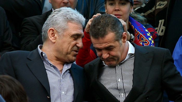 Apare un film despre cum au pierdut sume uriaşe Gigi Becali şi Giovanni Becali la jocuri de noroc! Cel intitulat „regele barbutului” anunță dezvăluiri spectaculoase despre secretele patronului FCSB şi cele ale celui mai important impresar român: „Voi da tot”