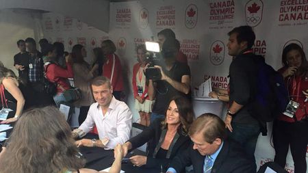 Nadia și Bute au blocat centrul Montrealului. 20.000 de oameni au venit să vadă vedetele din sportul mondial invitate la inaugurarea Casei Olimpice. Lucian va boxa luna viitoare